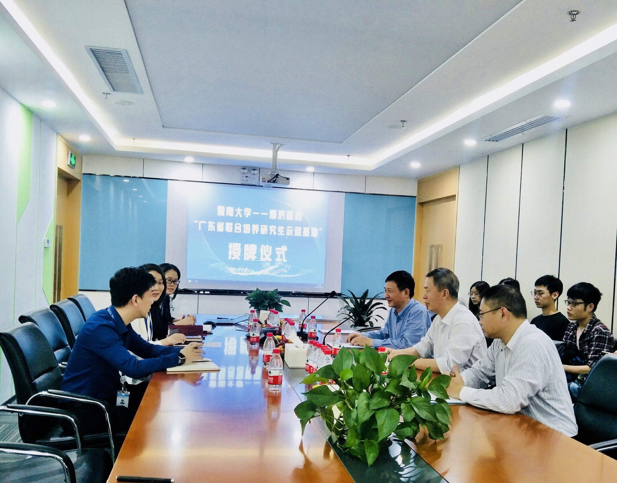 ף��|�Ƿ�����ҽҩ�����ϴ�ѧУ�������������������ʡ�Ž������о�����ģ����