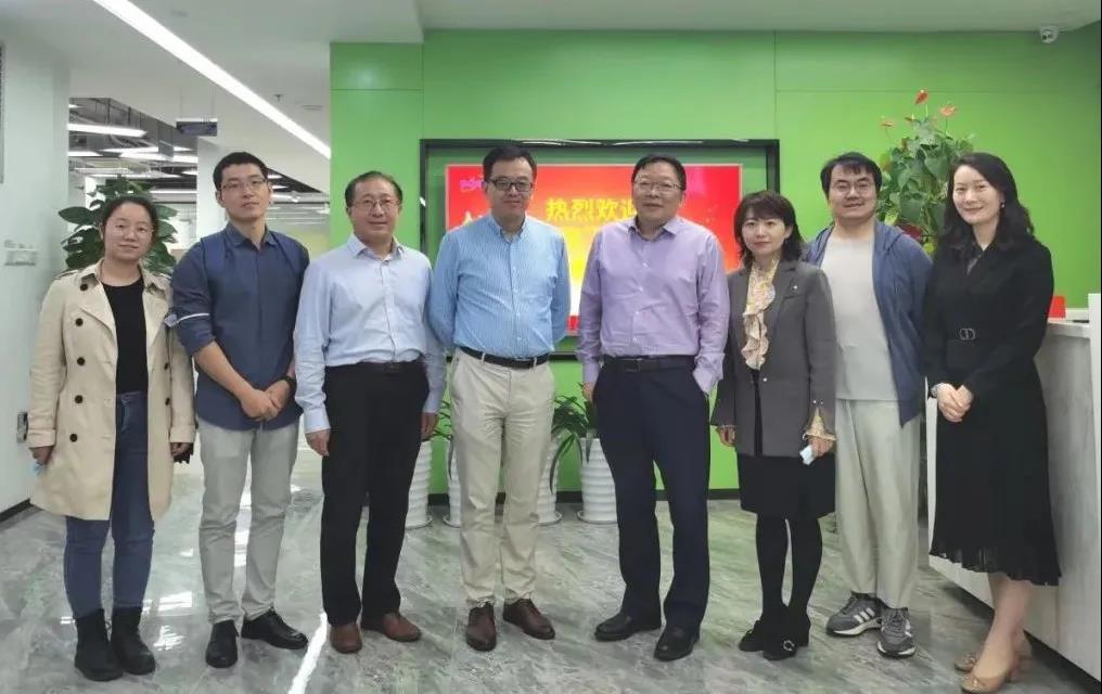 �Ϸ�ҽ�ƴ�ѧ�齭ҽԺ�ٴ��о�����ִ�����ζ����������ŶӸ��Ƿ�����ҽҩ���н���