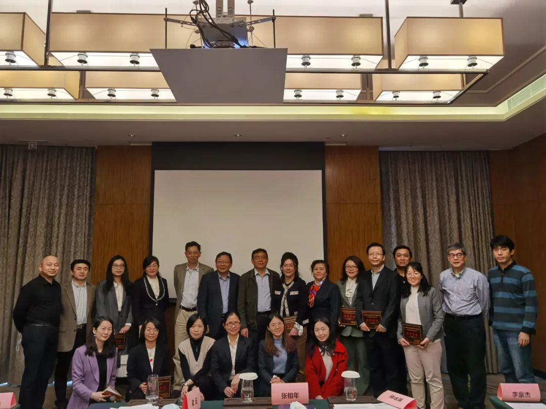 �������·�ѬȾ�������з������������������ս��������������������Ƿ�����ҽҩ���³���͢���������λ᳤��