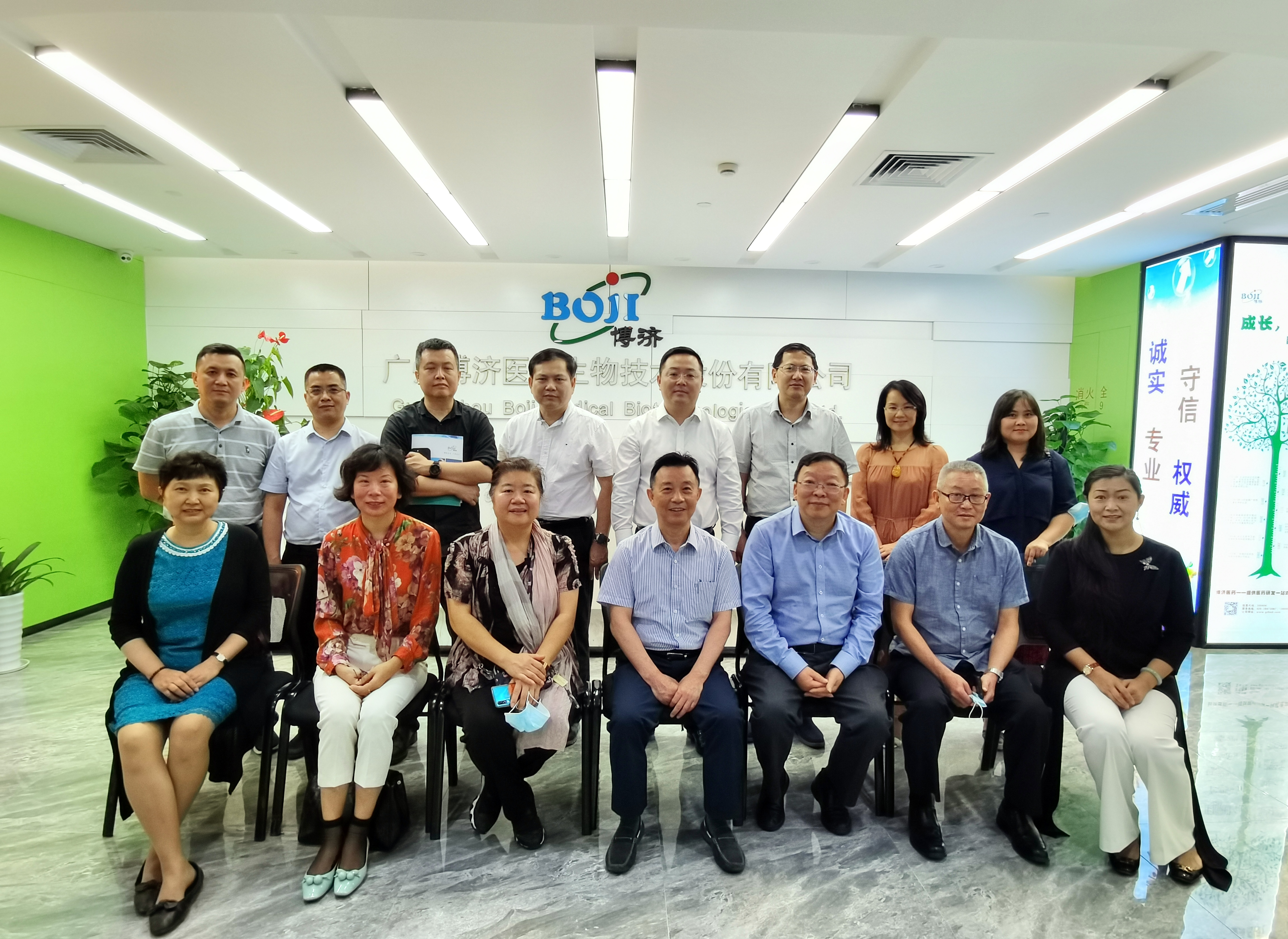 �������Э����ϯ������һ�и��Ƿ�����ҽҩ��չ�Ƽ���ίԱů�����²��˶�