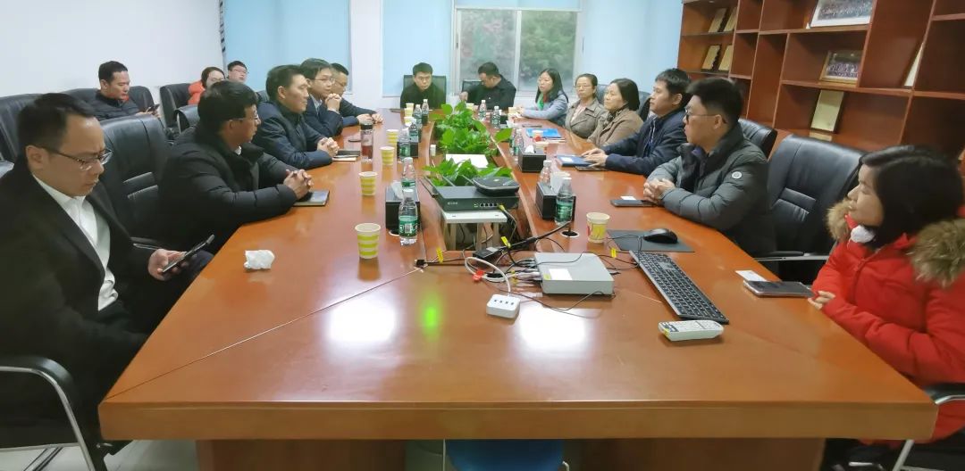 �����и�������ί�ᵳ��ίίԱ�������θ߾���һ�и��Ƿ�����ҽҩ������̸