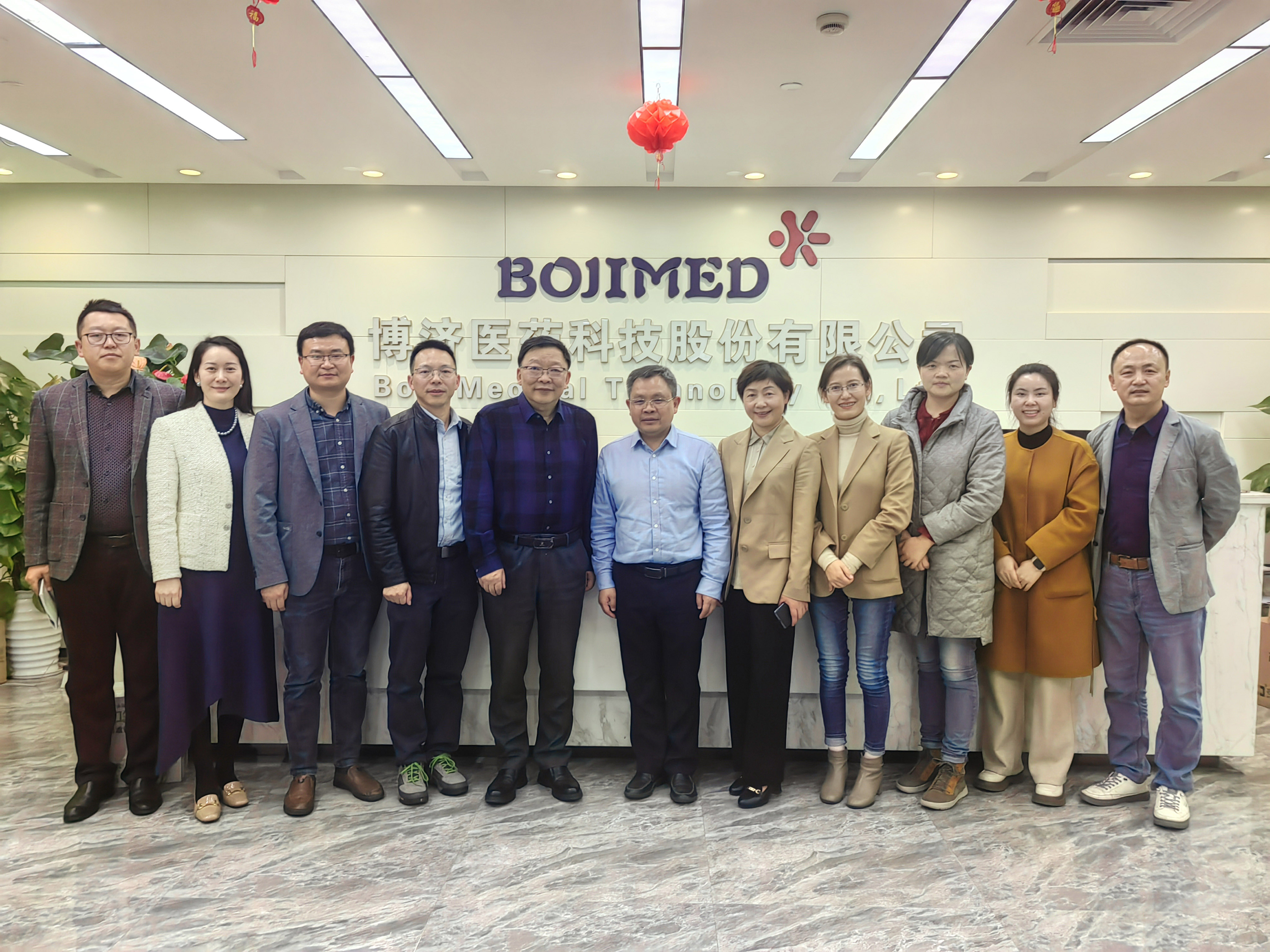 ����ҽ�ƴ�ѧ����ҽԺ��Ժ��������һ�и��Ƿ�����ҽҩ������̸